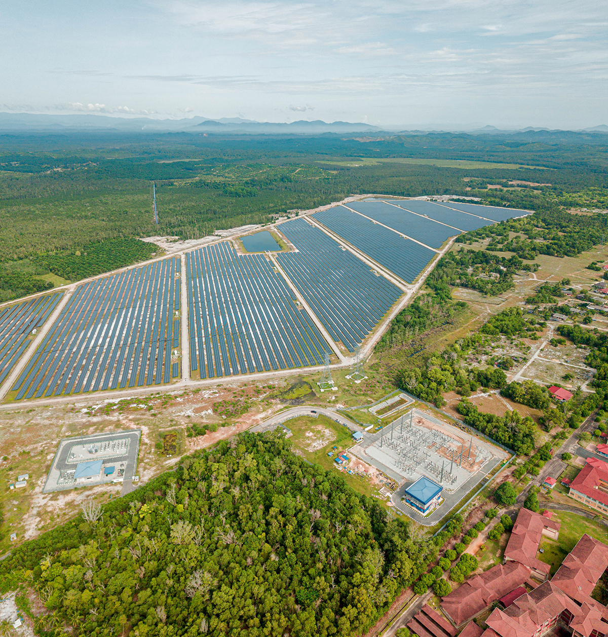 Vista aérea de paneles solares